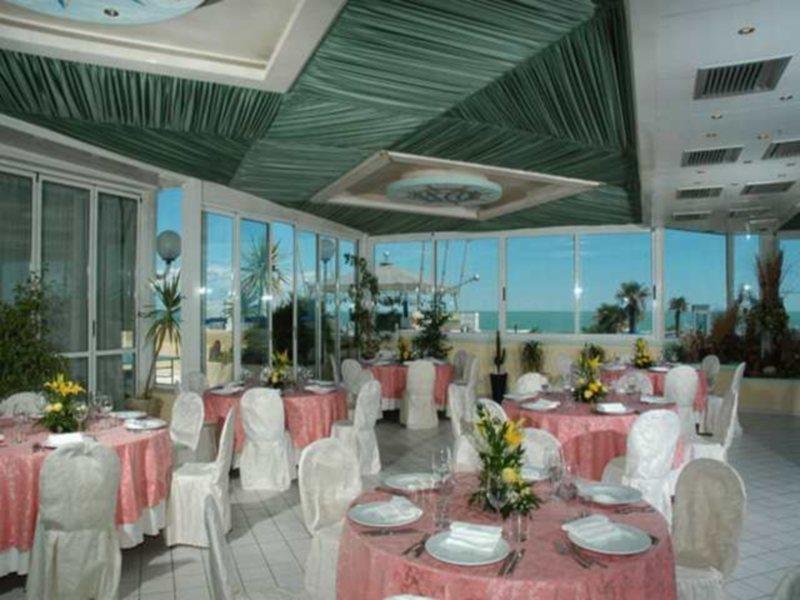 Hotel Mediterraneo Riccione Extérieur photo